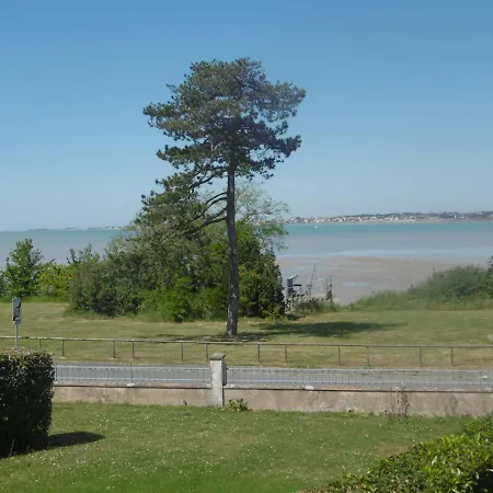 Ferienhaus L Azuree En Front De Port-des-Barques